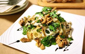 クルミとれんこんのシンプルサラダ