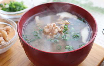 クルミときのこのみそ汁