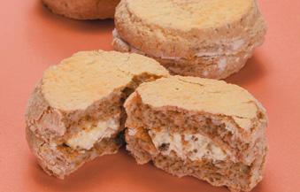 クルミのダックワーズ