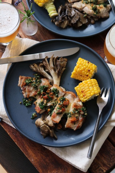 アーモンドパセリソースのポークソテー。