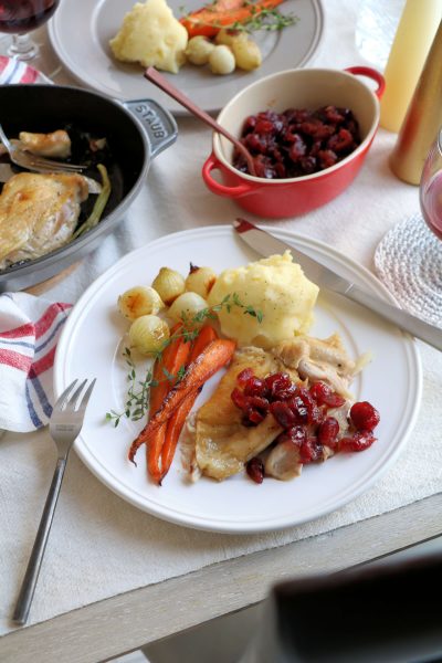 チキンに、クランベリーソース。