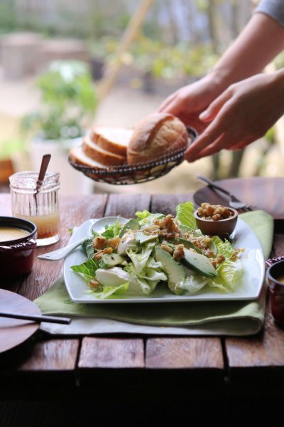 くるみとアボカドと豆腐のサラダ。