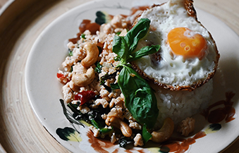 カシューナッツ入りガパオライス