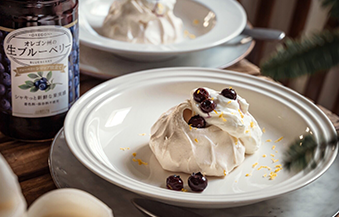 パブロバ – ブルーベリーシロップ仕立て