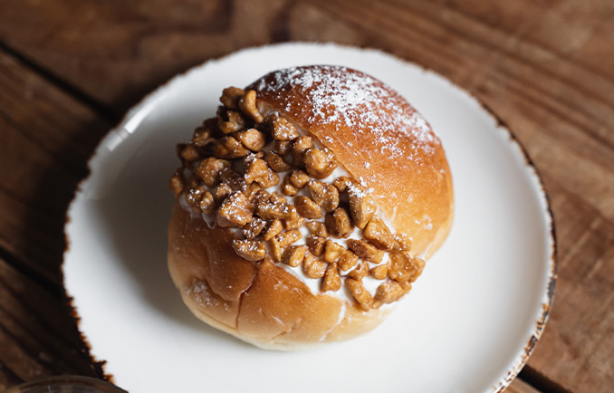 キャラメルアーモンドクラッシュのマリトッツォ風