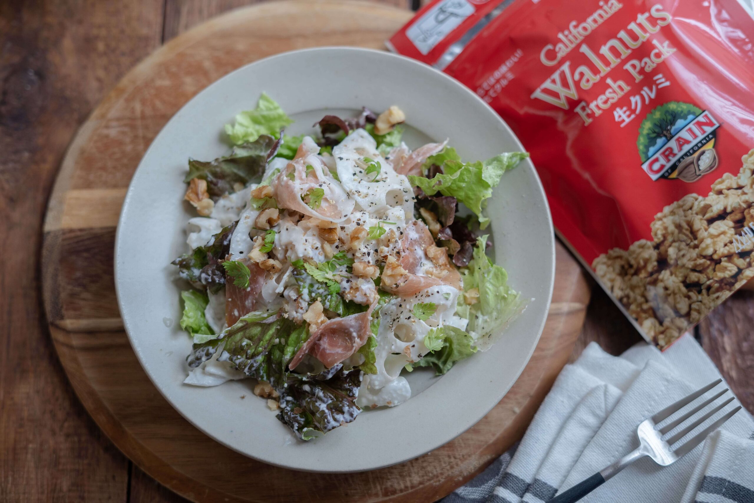 1月23日はオメガ3の日。レンコンとクルミとチーズのサラダ。