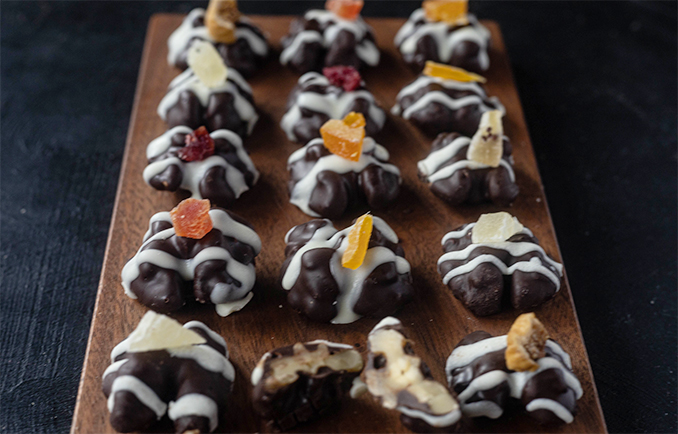 クルミのゼブラコーティングチョコレート