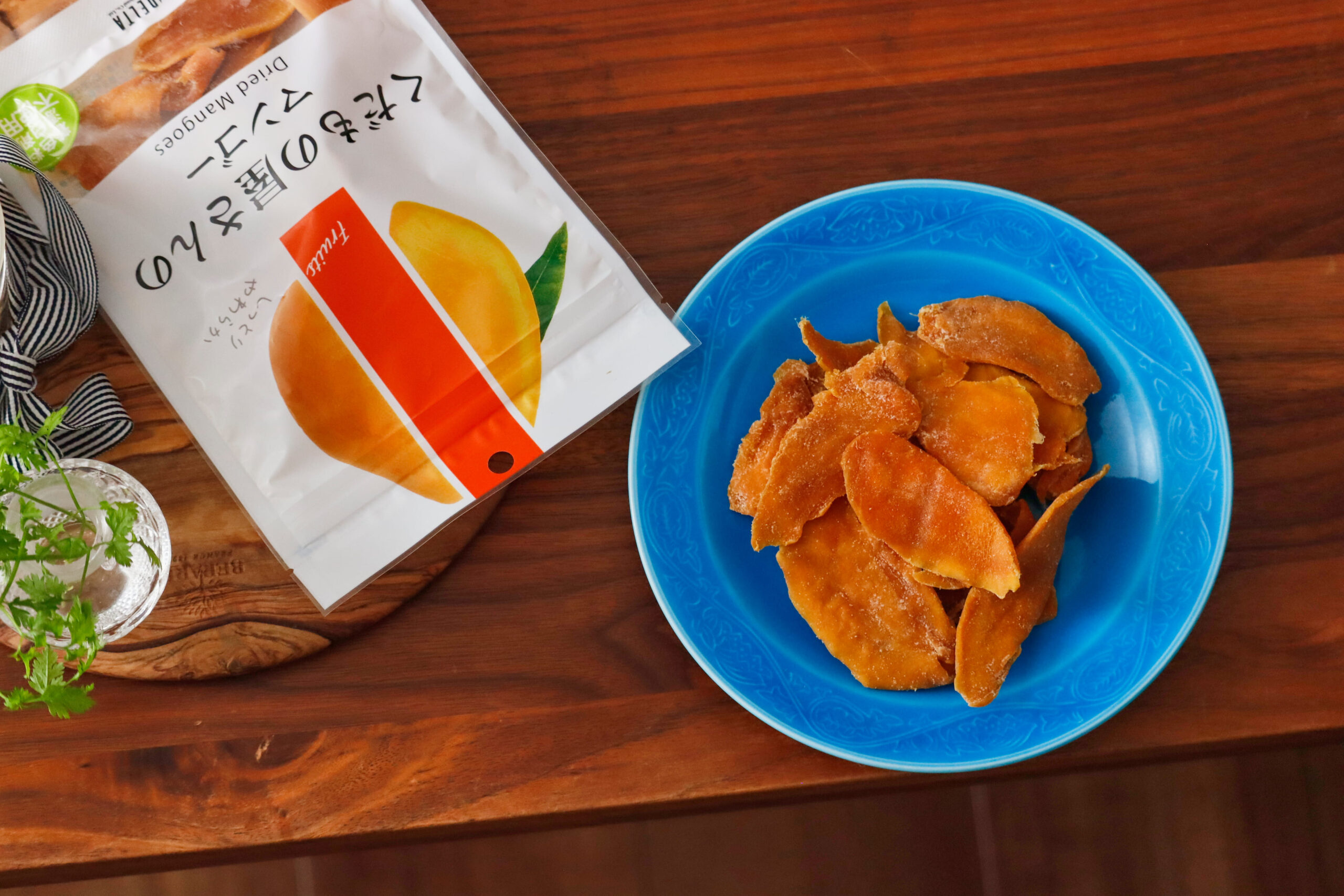 生もいいけどドライもいい。チョコがけドライマンゴー