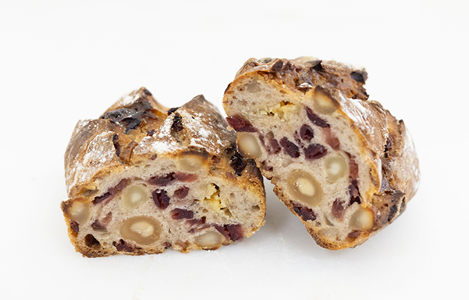 マカダミアナッツとクランベリーのカンパーニュ